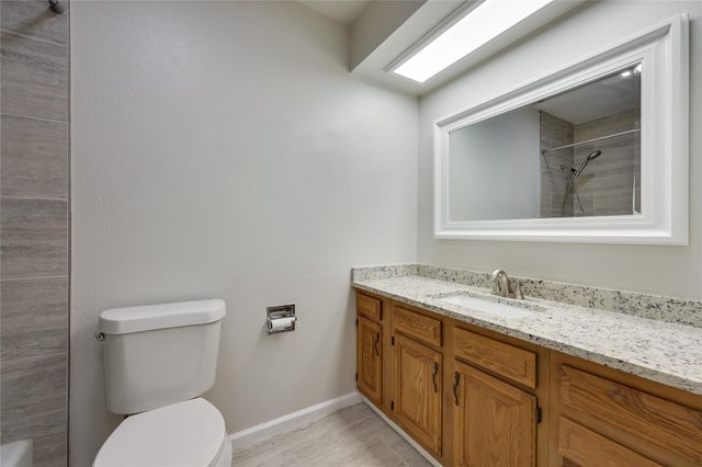 13 Oaks PL, Lago Vista, TX 78645