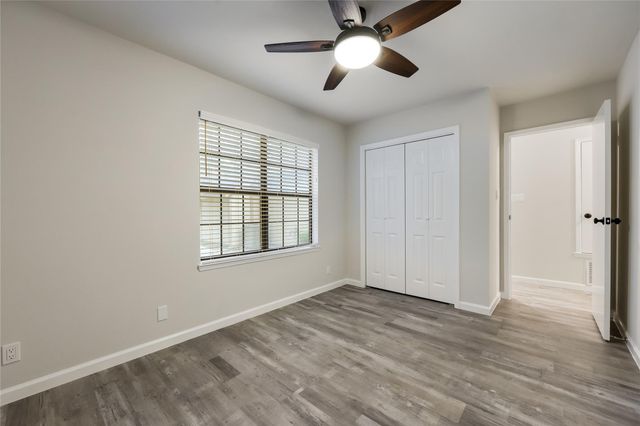 13 Oaks PL, Lago Vista, TX 78645