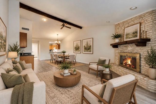13 Oaks PL, Lago Vista, TX 78645