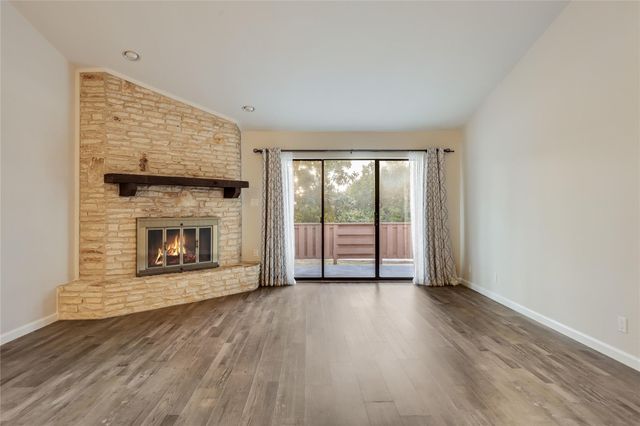 13 Oaks PL, Lago Vista, TX 78645