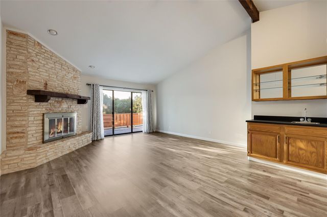 13 Oaks PL, Lago Vista, TX 78645