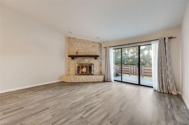 13 Oaks PL, Lago Vista, TX 78645