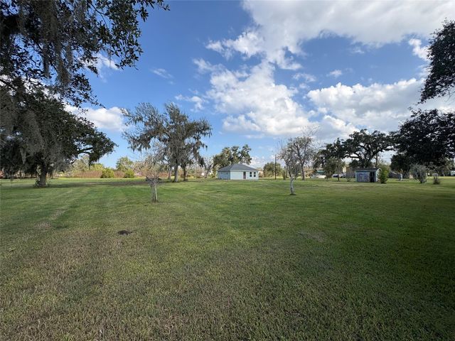 718 County Road 388, Brazoria, TX 77422