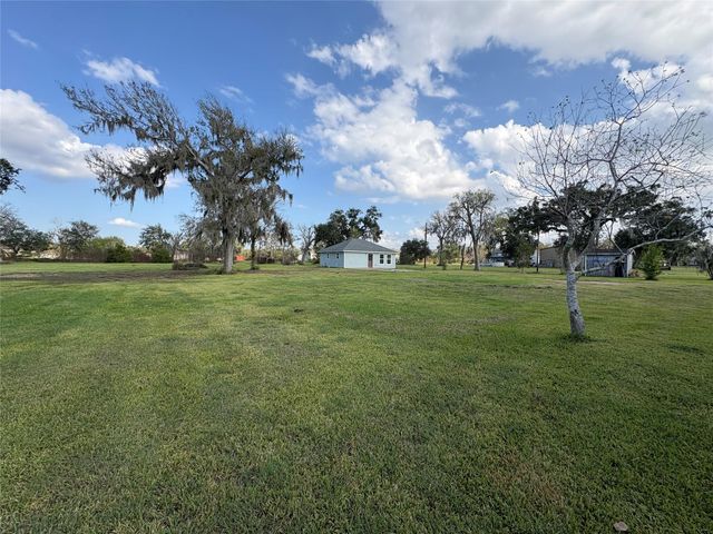 718 County Road 388, Brazoria, TX 77422