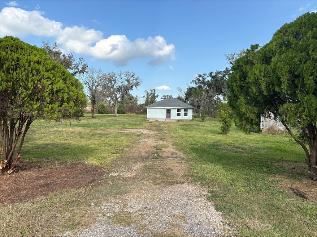 718 County Road 388, Brazoria, TX 77422