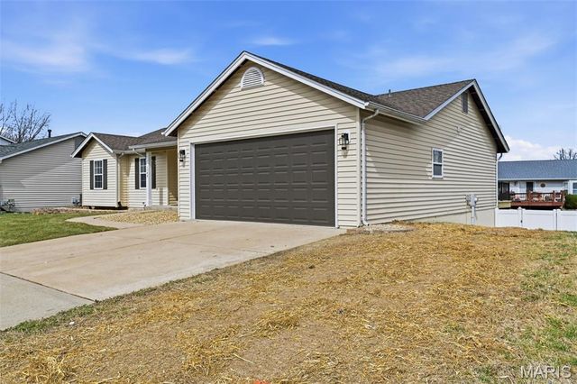 1048 Tower Park Drive, St Charles, MO 63304