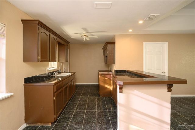 10553 N Mile 6 W, Weslaco, TX 78599