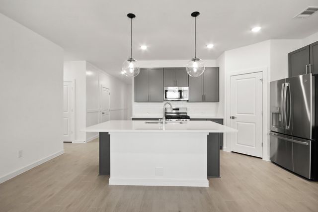 7711 Jade Crest Drive, Angleton, TX 77515