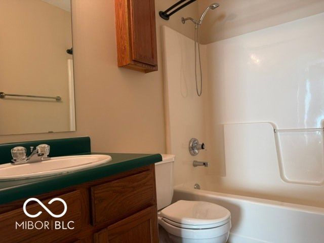 1096 Bumblebee Way, Greenfield, IN 46140