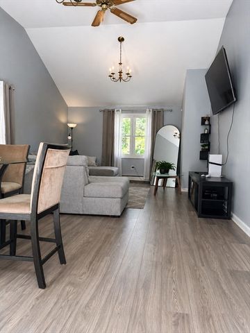 12 Pinecrest Road 12, Uxbridge, MA 01569