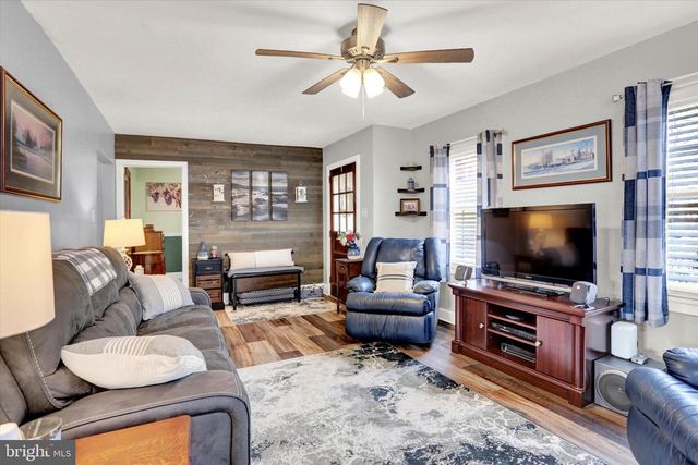 607 WOODLAND AVE, Mt Holly Springs, PA 17065