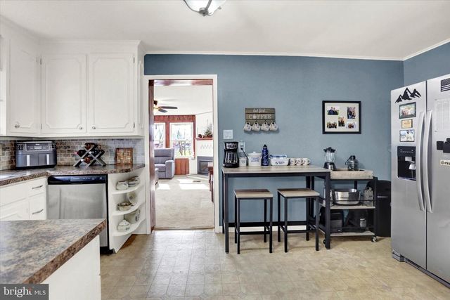 607 WOODLAND AVE, Mt Holly Springs, PA 17065