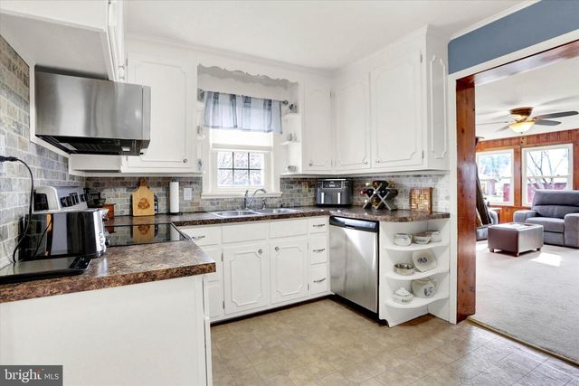 607 WOODLAND AVE, Mt Holly Springs, PA 17065
