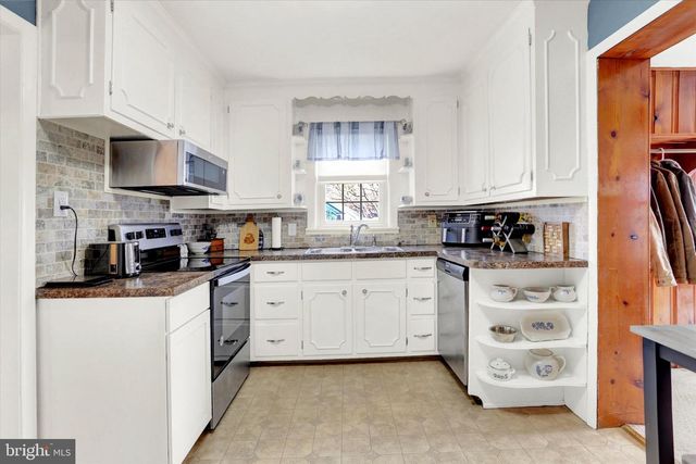 607 WOODLAND AVE, Mt Holly Springs, PA 17065