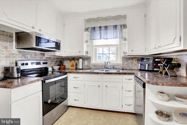 607 WOODLAND AVE, Mt Holly Springs, PA 17065