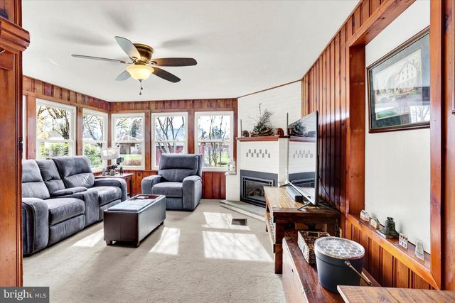 607 WOODLAND AVE, Mt Holly Springs, PA 17065