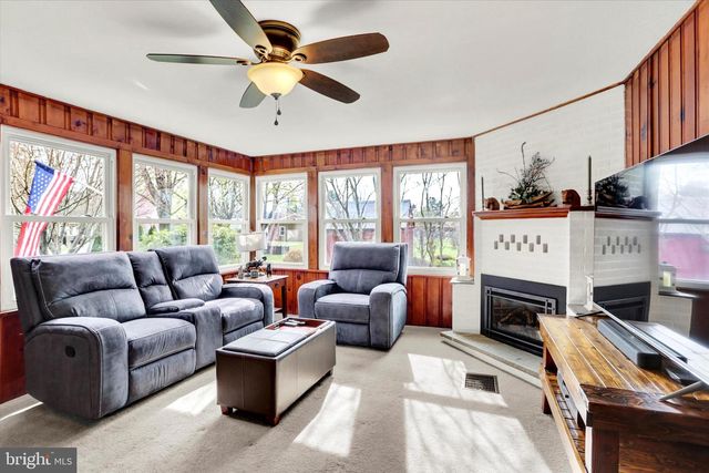 607 WOODLAND AVE, Mt Holly Springs, PA 17065