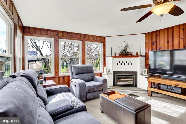 607 WOODLAND AVE, Mt Holly Springs, PA 17065