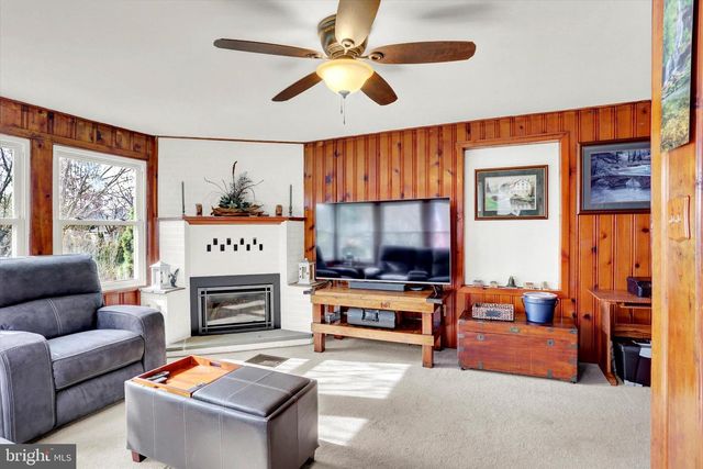 607 WOODLAND AVE, Mt Holly Springs, PA 17065