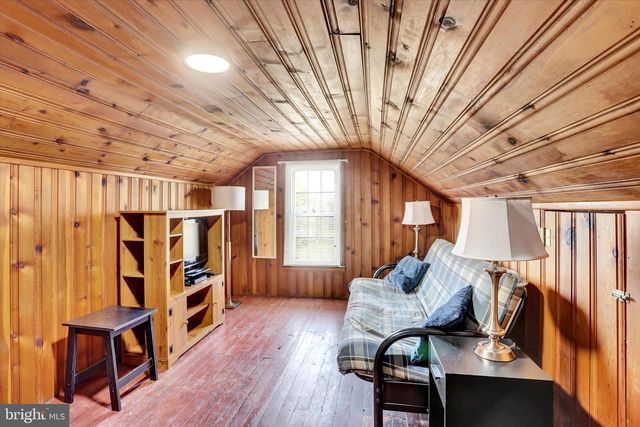 607 WOODLAND AVE, Mt Holly Springs, PA 17065