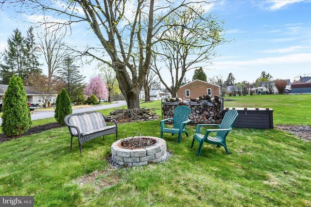 607 WOODLAND AVE, Mt Holly Springs, PA 17065