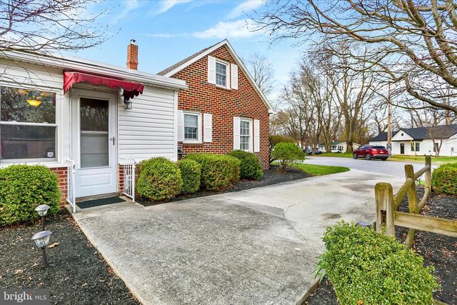 607 WOODLAND AVE, Mt Holly Springs, PA 17065