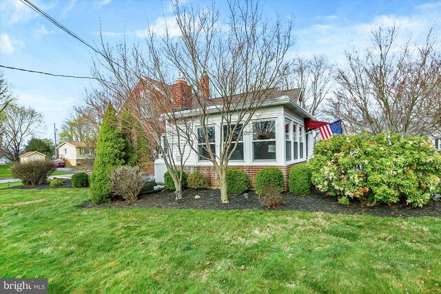 607 WOODLAND AVE, Mt Holly Springs, PA 17065