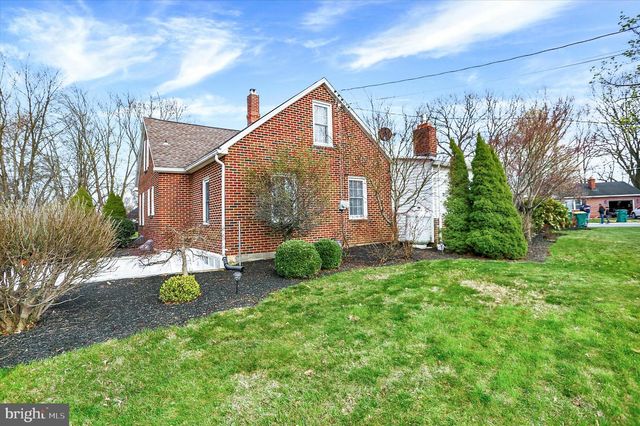 607 WOODLAND AVE, Mt Holly Springs, PA 17065