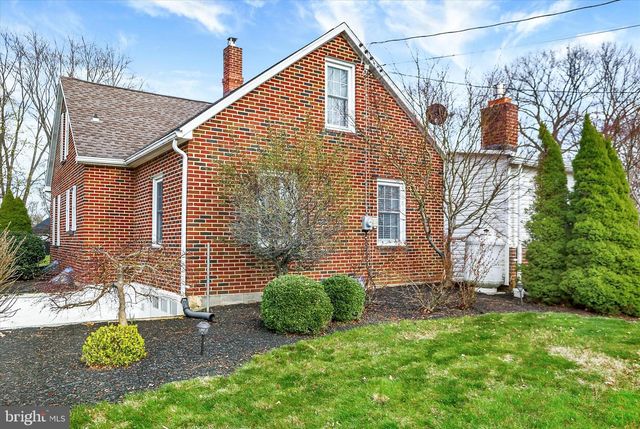 607 WOODLAND AVE, Mt Holly Springs, PA 17065