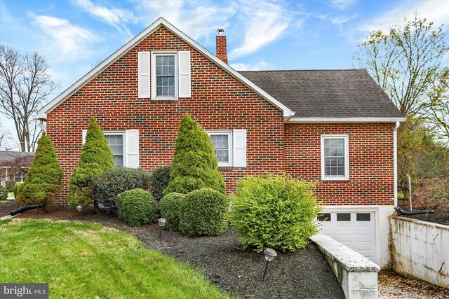 607 WOODLAND AVE, Mt Holly Springs, PA 17065
