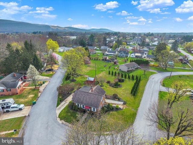 607 WOODLAND AVE, Mt Holly Springs, PA 17065