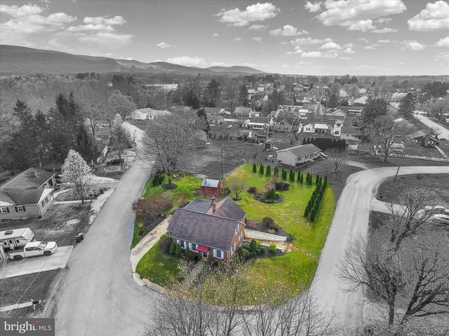 607 WOODLAND AVE, Mt Holly Springs, PA 17065