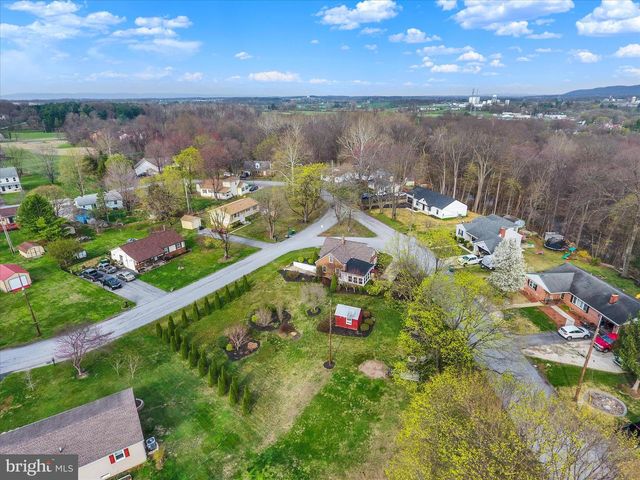 607 WOODLAND AVE, Mt Holly Springs, PA 17065