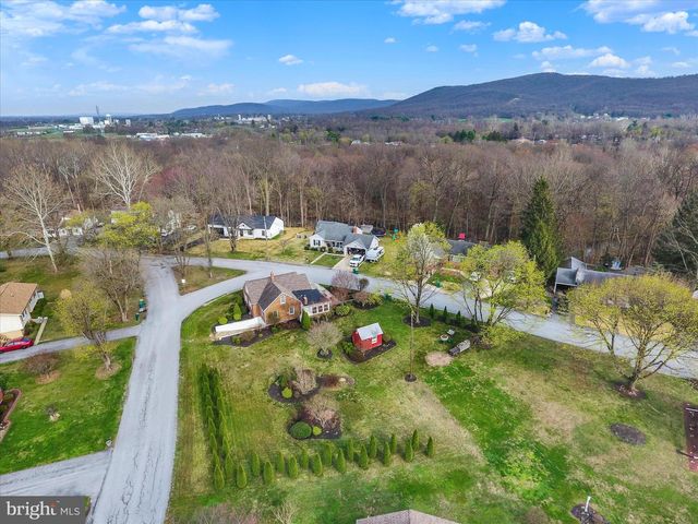 607 WOODLAND AVE, Mt Holly Springs, PA 17065