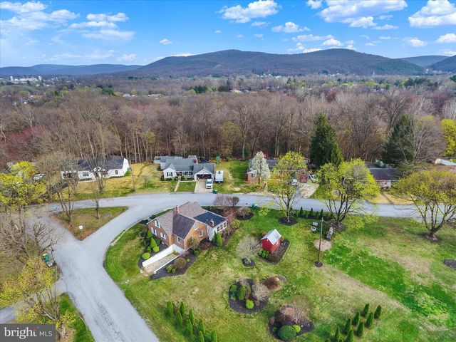 607 WOODLAND AVE, Mt Holly Springs, PA 17065