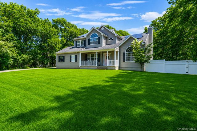 9 Mulligan Drive, Medford, NY 11763