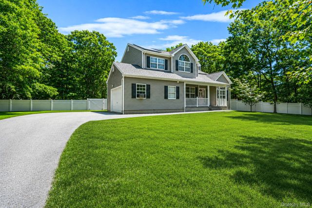 9 Mulligan Drive, Medford, NY 11763