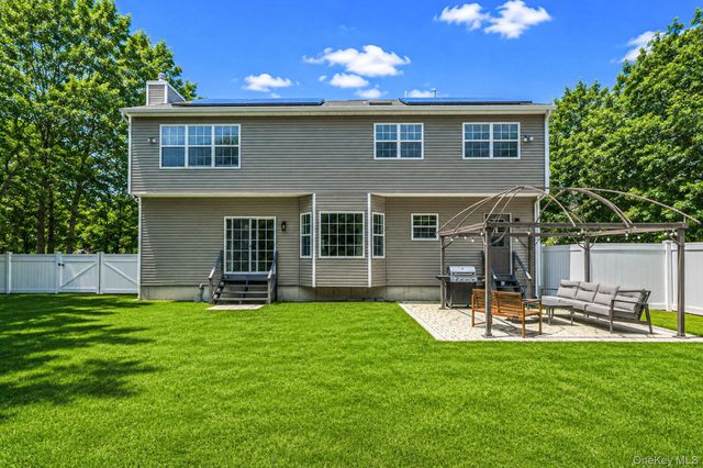 9 Mulligan Drive, Medford, NY 11763