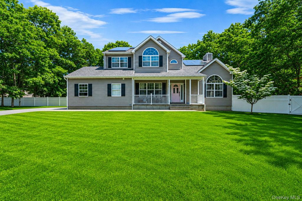 9 Mulligan Drive, Medford, NY 11763