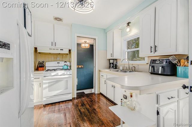 21820 Oconnor Street, Saint Clair Shores, MI 48080