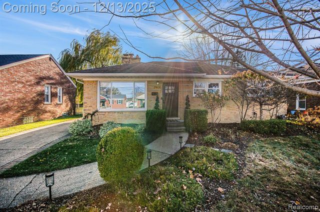 21820 Oconnor Street, Saint Clair Shores, MI 48080