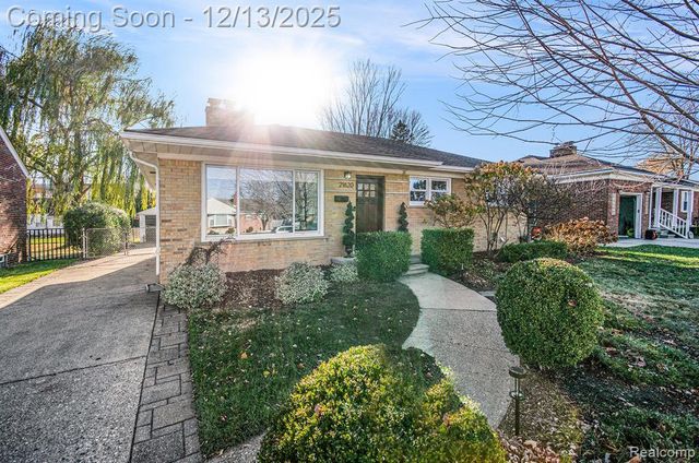 21820 Oconnor Street, Saint Clair Shores, MI 48080