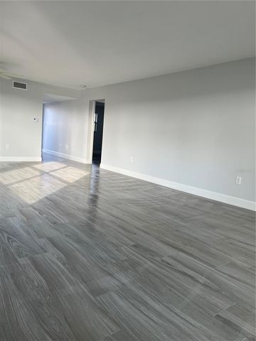 2 CAUSEWAY BOULEVARD 101, Dunedin, FL 34698