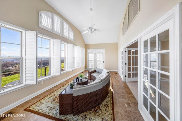 1205 Bishops View Lane, Knoxville, TN 37932