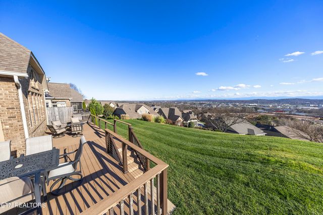 1205 Bishops View Lane, Knoxville, TN 37932