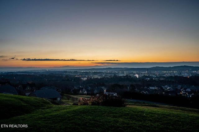 1205 Bishops View Lane, Knoxville, TN 37932