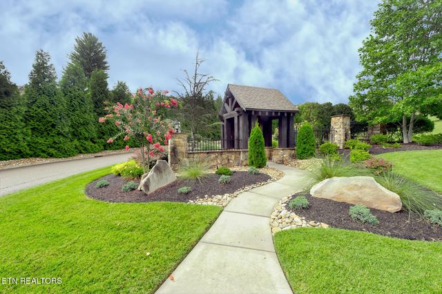 1205 Bishops View Lane, Knoxville, TN 37932