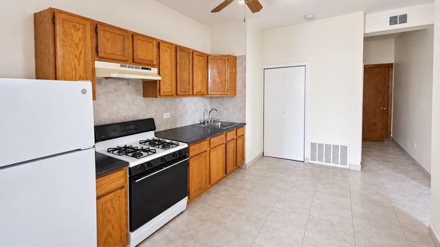 3133 W Augusta Boulevard 1RE, Chicago, IL 60622