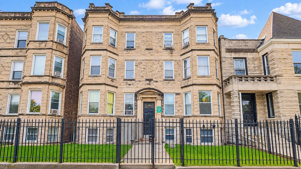 3133 W Augusta Boulevard 1RE, Chicago, IL 60622