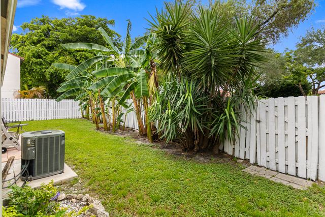 13945 LANGLEY Place, Davie, FL 33325